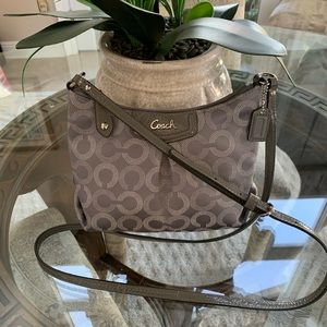 💗💗COACH GREY DOT OP ART SIGNATURE CROSSBODY BAG!💗💗